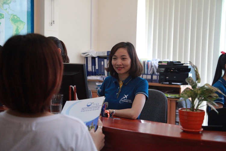 Nhân viên tư vấn của Đại Dương sẽ giúp Quý khách hàng đặt vé máy bay đi Quảng Châu nhanh nhất