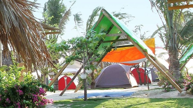 Sơn Mỹ Beach cũng là một khu cắm trại lý tưởng trong những ngày đầu năm.