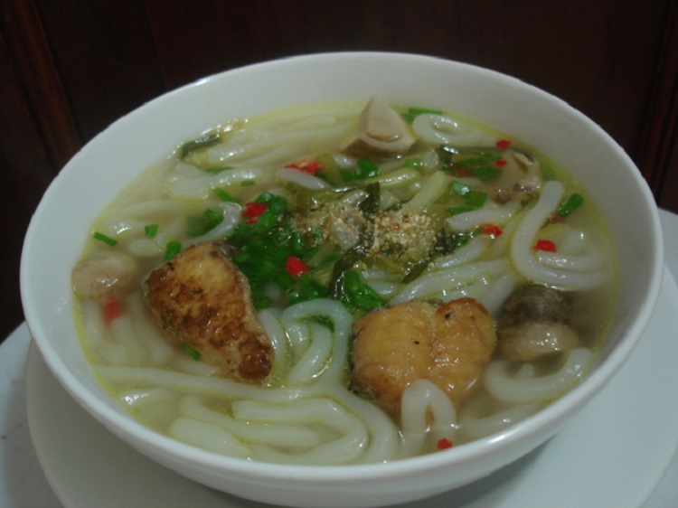Món ăn ngon ở trung tâm thành phố Quảng Bình: Cháo bánh canh cá lóc