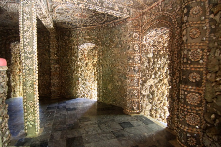 Từng bức tường của Chùa Ốc Từ Vân đều được trang trí bằng vỏ ốc và san hô