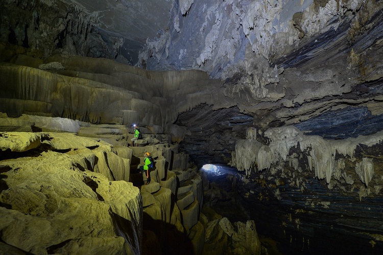 Hang Tiên - một hang động nằm trong quần thể hang Én