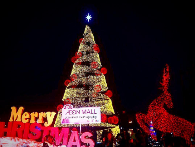 Cây thông Giáng sinh ở Aeon Mall Tân Phú