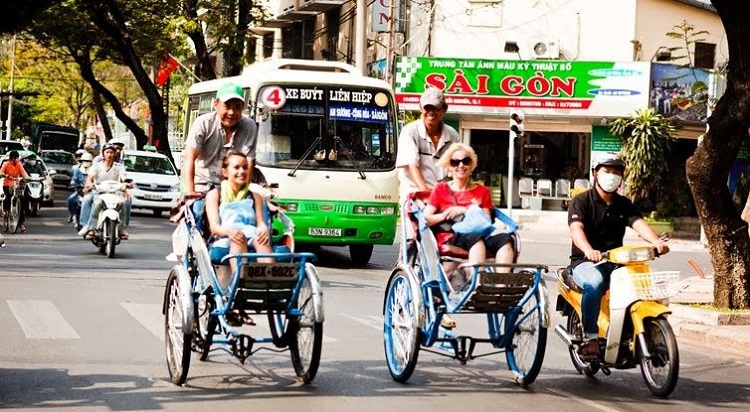 Đi xe máy hoặc xích lô ở thành phố Hồ Chí Minh (Việt Nam) – trải nghiệm tuyệt vời với khách quốc tế