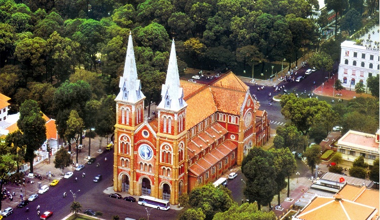 Nhà thờ Đức Bà – nhà thờ đẹp nhất Sài Gòn đêm Giáng sinh