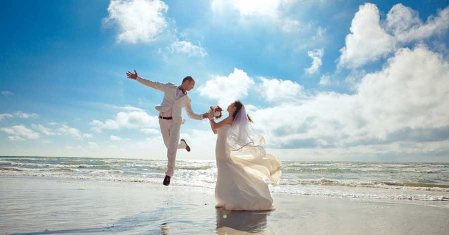 Ảnh cưới chụp tại bãi biển Đâ Nẵng