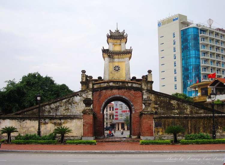 Quảng Bình Quan - biểu tượng kiến trúc của TP. Đồng Hới