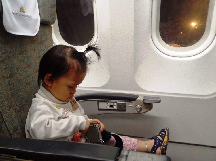 Các quy định hàng không đối với trẻ em đi một mình của Vietnam Airlines