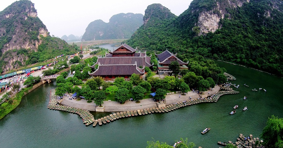 Ngoài suối khoáng nóng, Ninh Bình còn rất nhiều địa điểm tham quan hấp dẫn