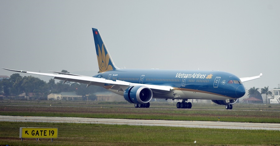 Vietnam Airlines phải điều chỉnh giờ bay vì siêu bão LAN