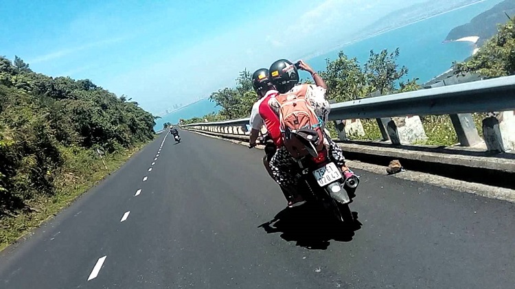 Chinh phục đèo Hải Vân bằng xe máy