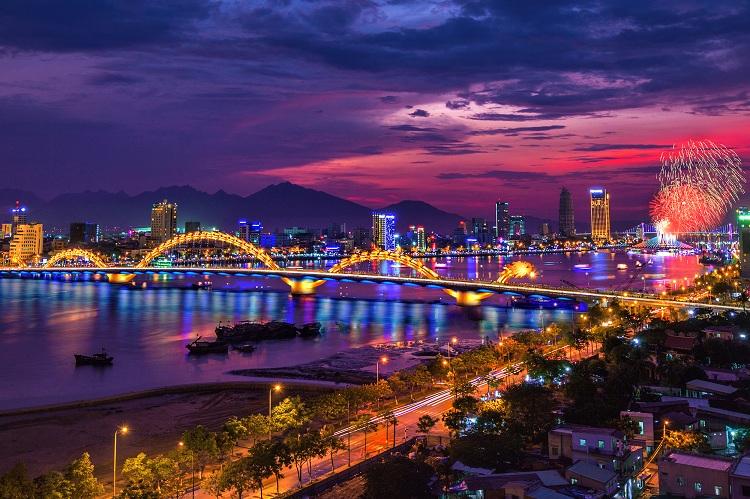 Du lịch Việt Nam - tham quan cầu Rồng tại Đà Nẵng