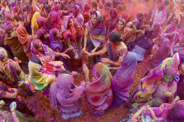 Lễ hội rắc bột màu Holi