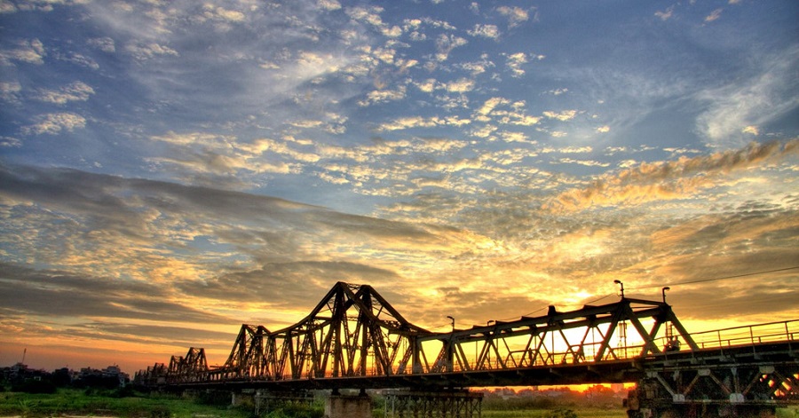 Cầu Long Biên- Hà Nội đẹp dịu dàng trong nắng sớm