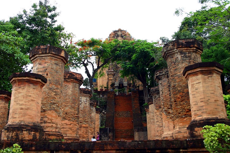 Tháp bà Ponagar tại Nha Trang