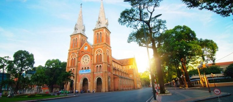 nhà thờ Đức Bà Sài Gòn - vé máy bay đi Sài Gòn