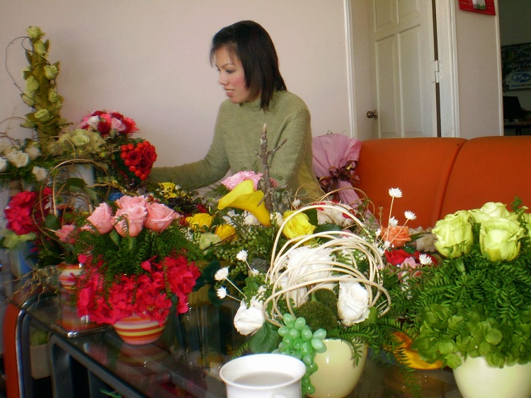 Thành phố Đà Lạt được mệnh danh là xứ sở ngàn hoa nên rất dễ hiểu khi các loại hoa ở đây siêu đa dạng. Nếu bạn yêu hoa thì có thể mua một vài lẵng hoa khô để về làm quà cho người thân và bạn bè.