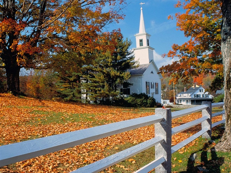 Du lịch tháng 10 bạn có thể ghé thăm vùng New England với cảnh sắc thiên nhiên mùa thu tuyệt đẹp, nơi đây rất thích hợp cho những du khách tìm kiếm chốn nghỉ dưỡng, thư giãn thanh bình và tĩnh lặng.