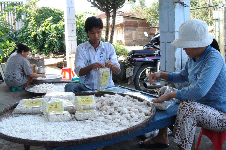 Làng nghề bánh khô mè Cẩm Lệ Đà Nẵng
