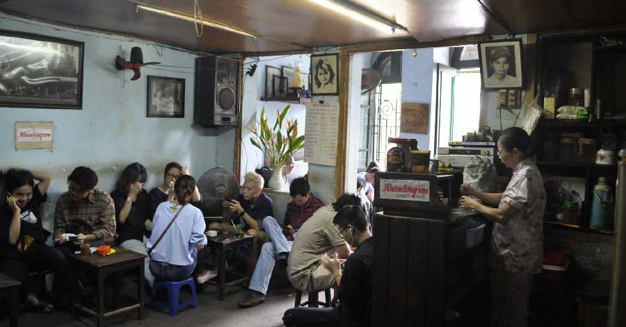 Cà phê Đinh - Quán cafe trứng có lịch sử lâu đời