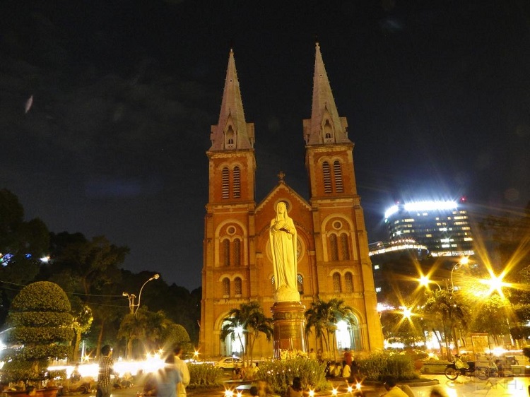 Công trình kiến trúc thứ ba: Nhà thờ Đức Bà Sài Gòn