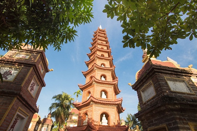 Chùa Trấn Quốc tại Hà Nội - ngôi chùa đẹp bậc nhất thế giới